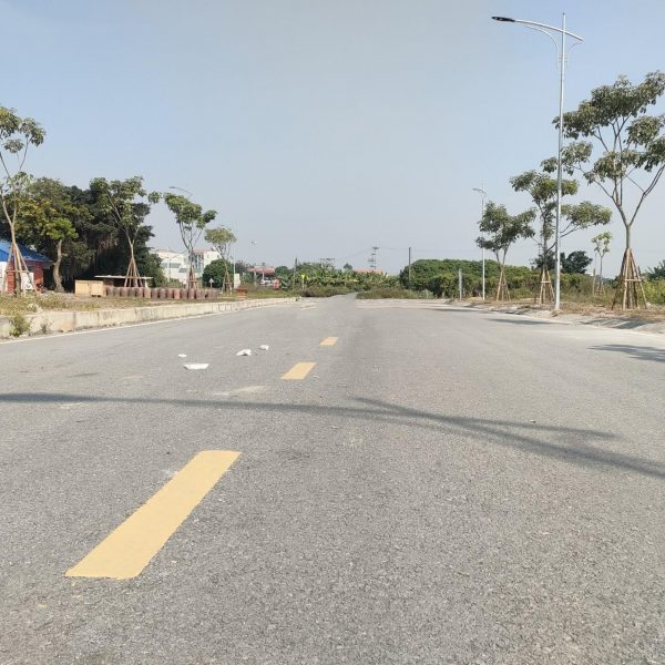 Hàng độc! Đối diện cổng chợ chính đầu mối Đông Tảo mới cần bán 100m2, vỉa hè rộng 16m kinh doanh