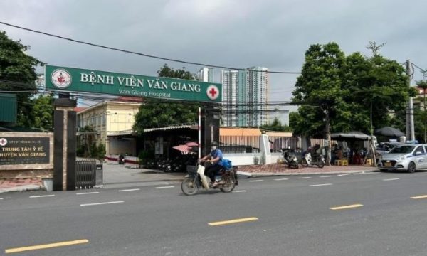 Bán lô 70m2 mặt phố đường 179-Đối diện bệnh viện Văn Giang. Mặt tiền: 5.4m. Hè rộng 8m. Giá: 8.8tỷ