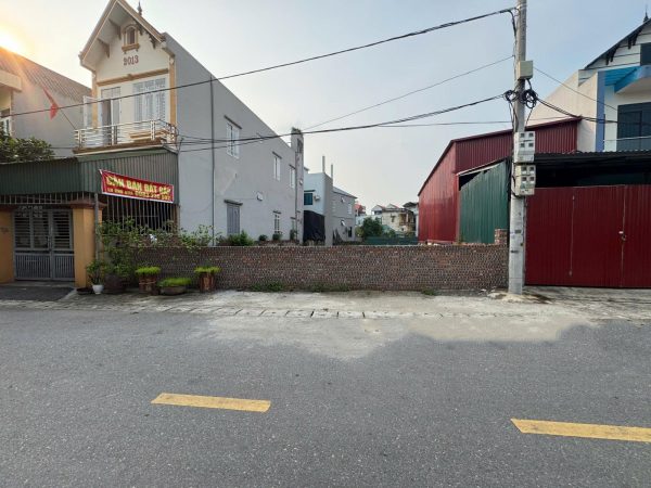 Cần bán gấp lô đất ! 253m2 mặt tiền 11.1m view sông Bắc Hưng Hải nhìn sang Vin 2.3 .